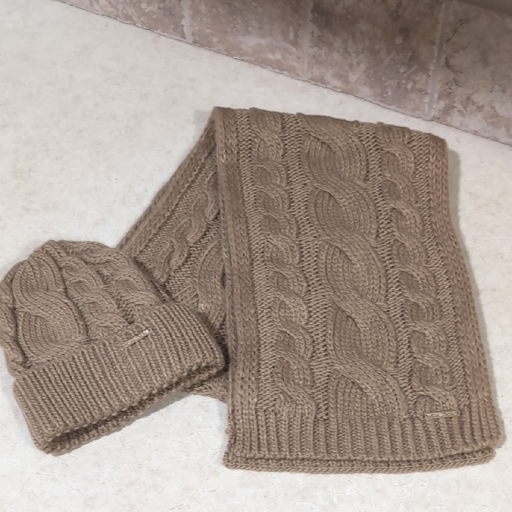 NWOT - Michael Kors Beanie Scarf Set - Taupe Gift Set Winter Set